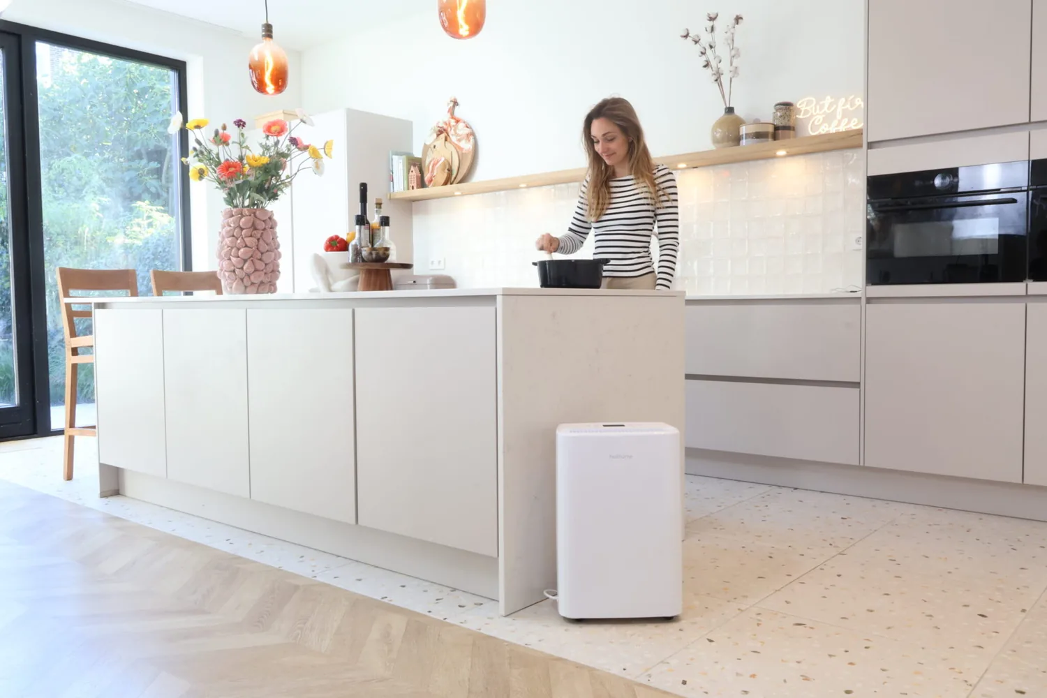 Luchtontvochtiger in een Nederlands interieur