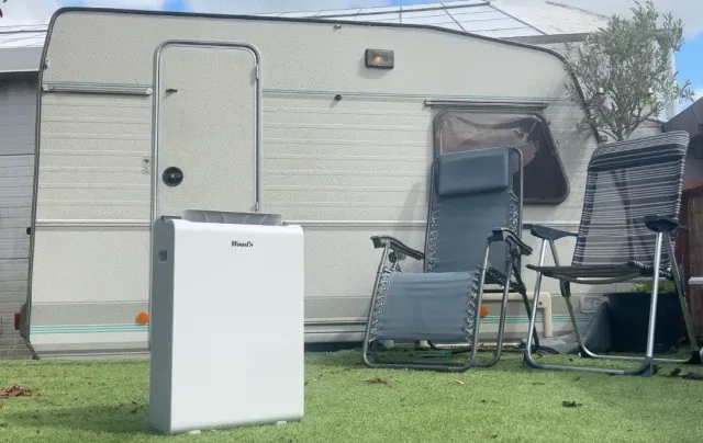 Wood’s luchtontvochtiger bij een caravan