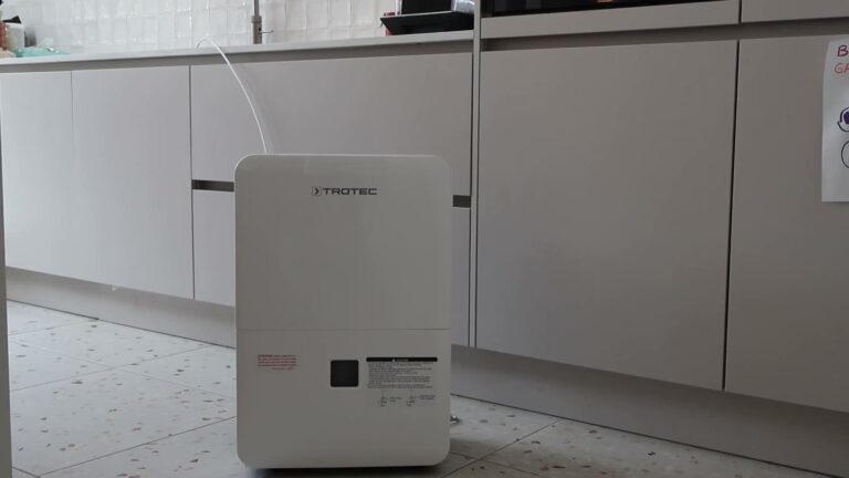 Trotec TTK 127 E luchtontvochtiger met afvoerslang voor de keukenkastjes